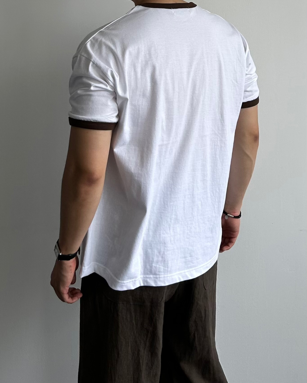 반팔 티셔츠 모델 착용 이미지-S1L41