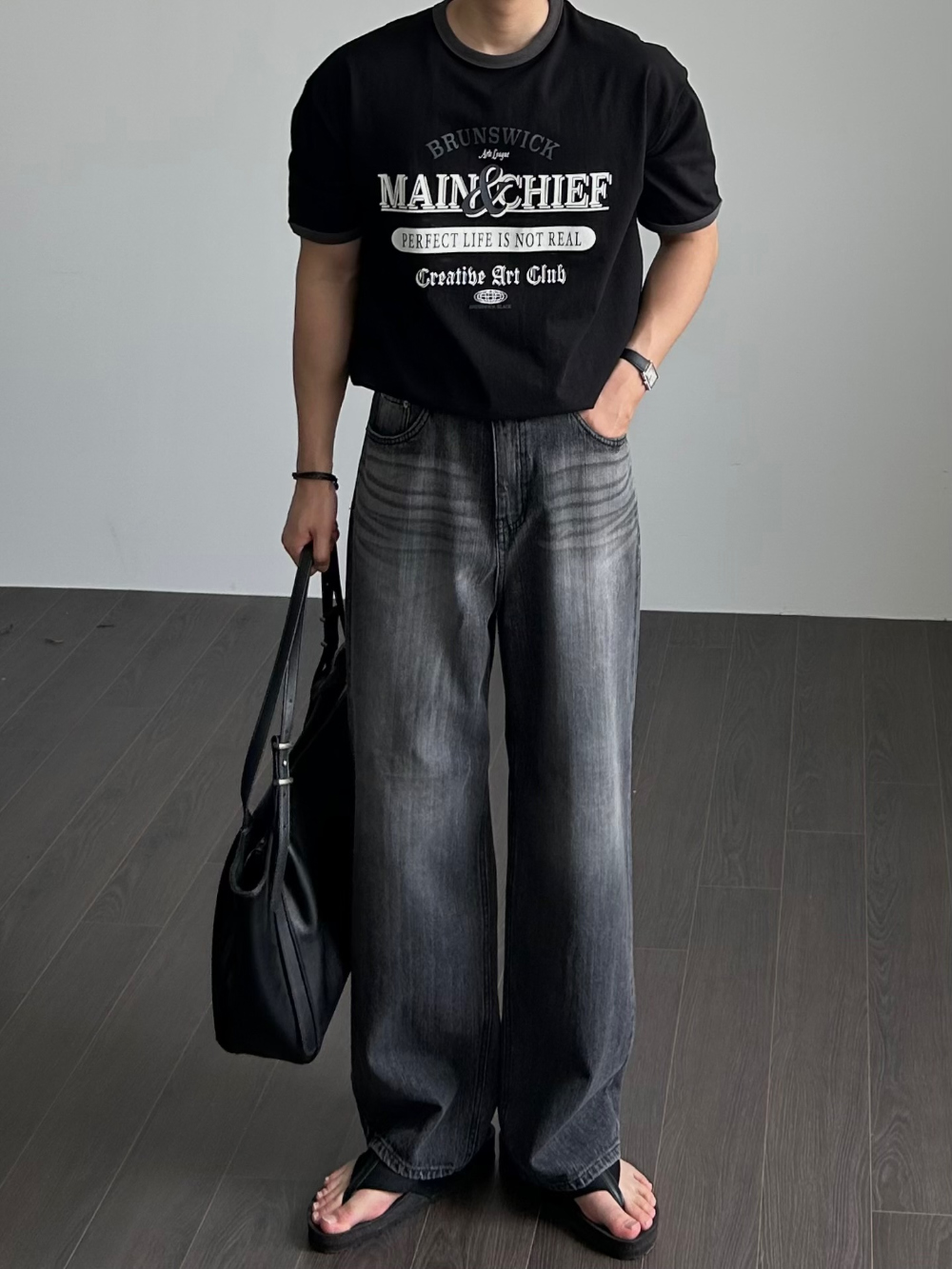 반팔 티셔츠 모델 착용 이미지-S1L19