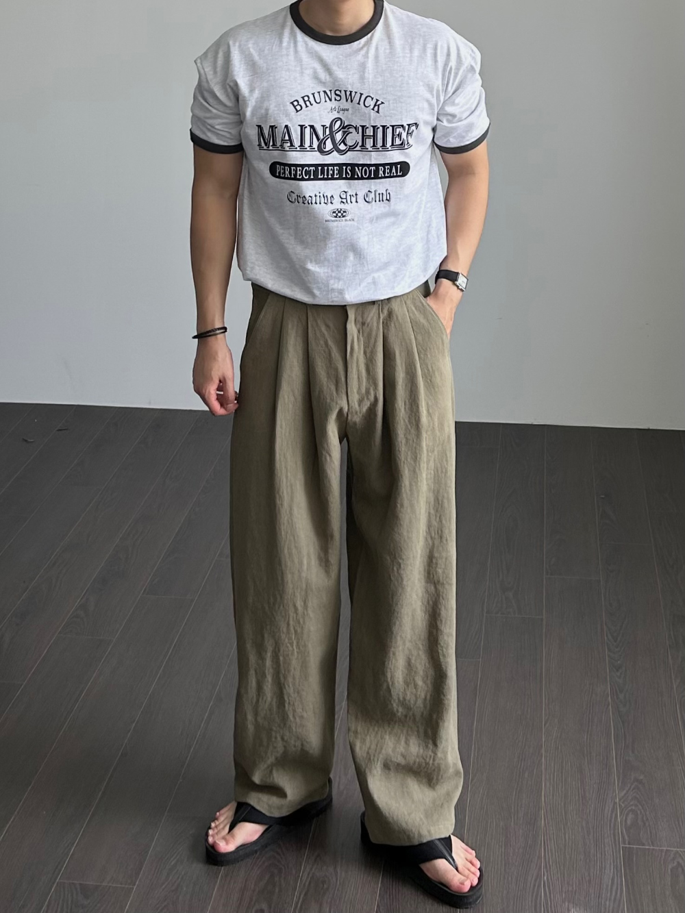 반팔 티셔츠 모델 착용 이미지-S1L30