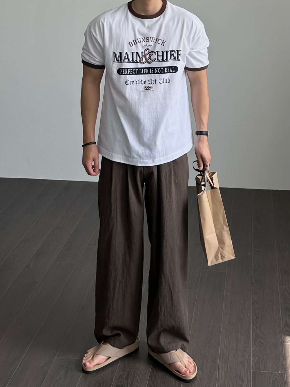 반팔 티셔츠 모델 착용 이미지-S1L43