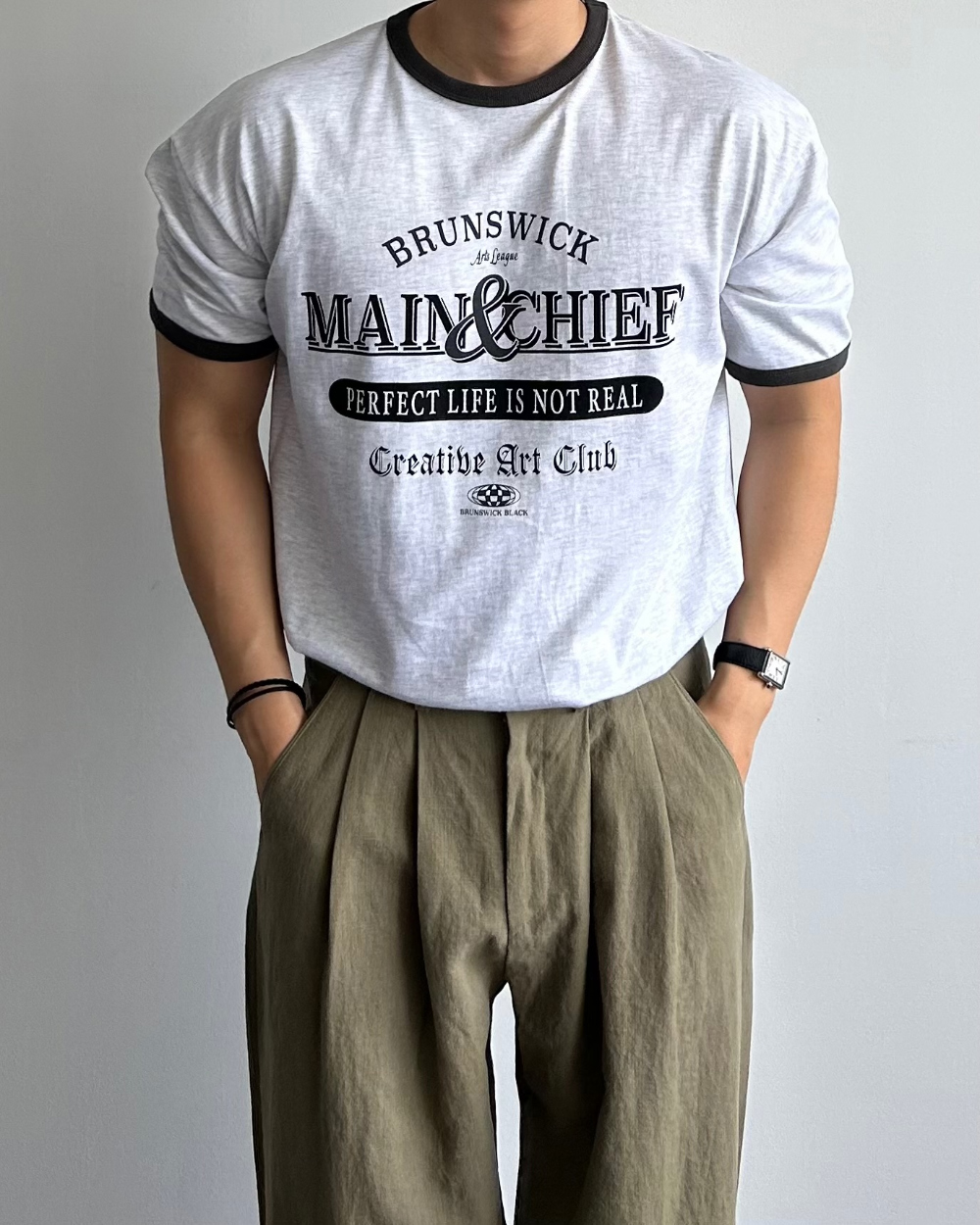 반팔 티셔츠 모델 착용 이미지-S1L26