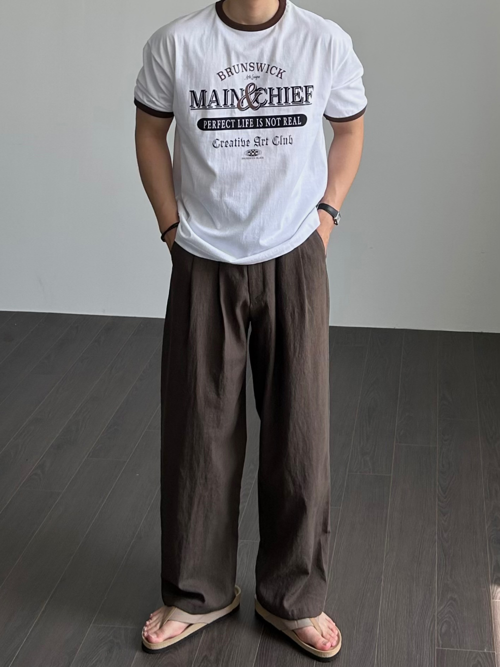 반팔 티셔츠 모델 착용 이미지-S1L40