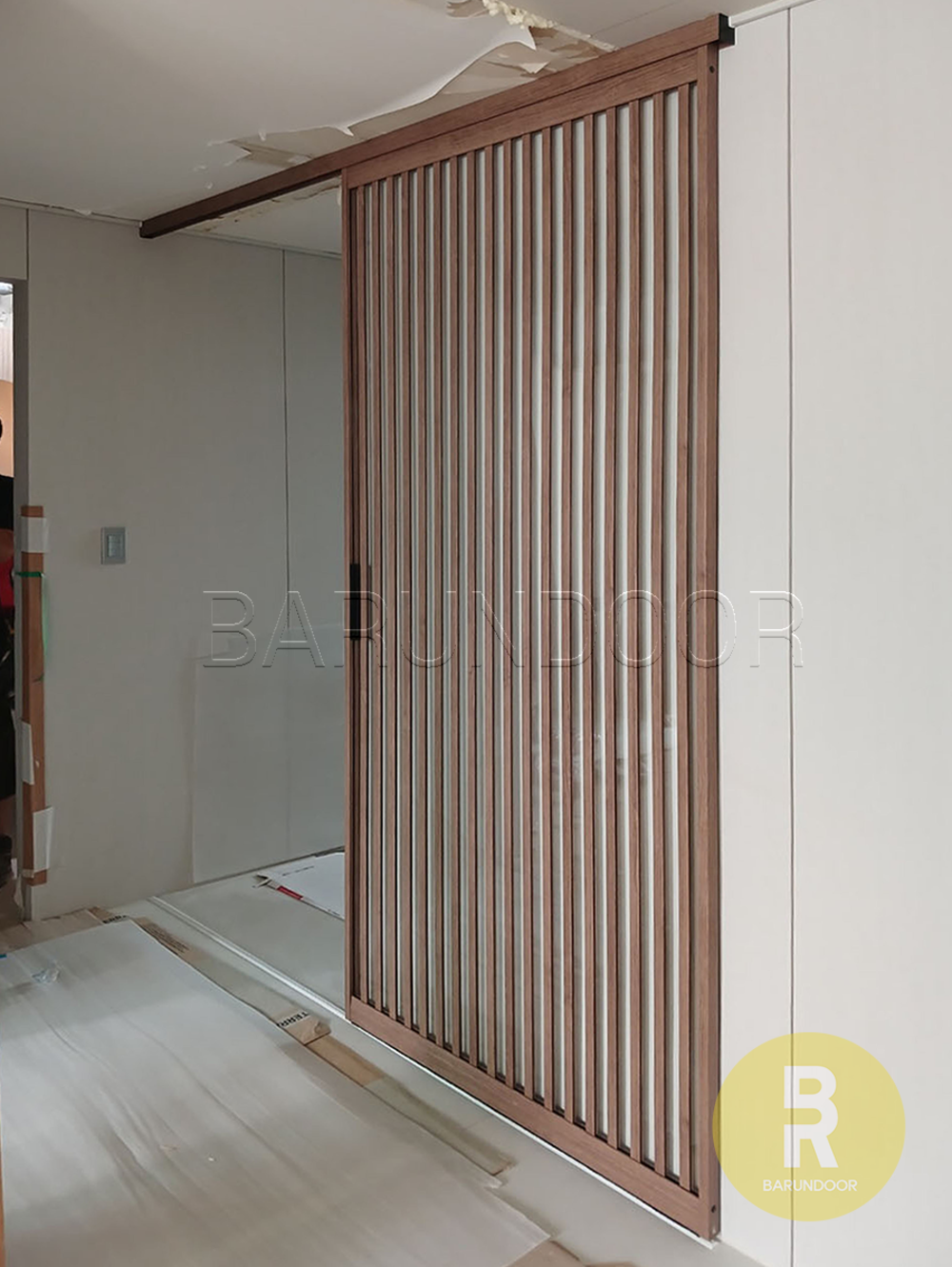 57번 원슬라이딩중문 간살형 우드 투명강화유리