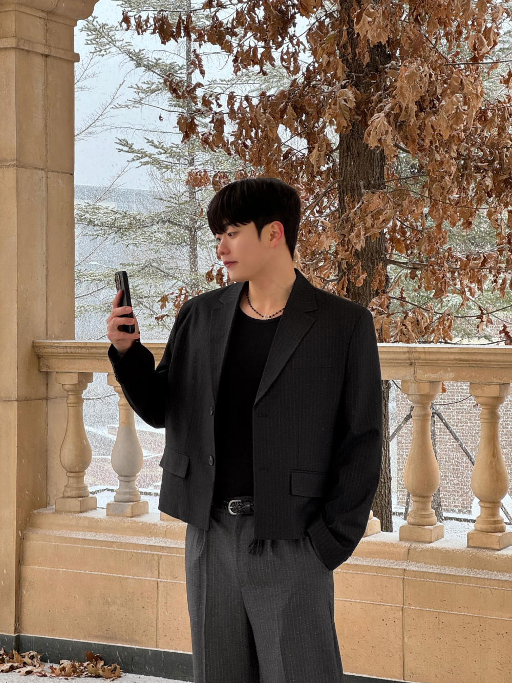 재킷 모델 착용 이미지-S2L8