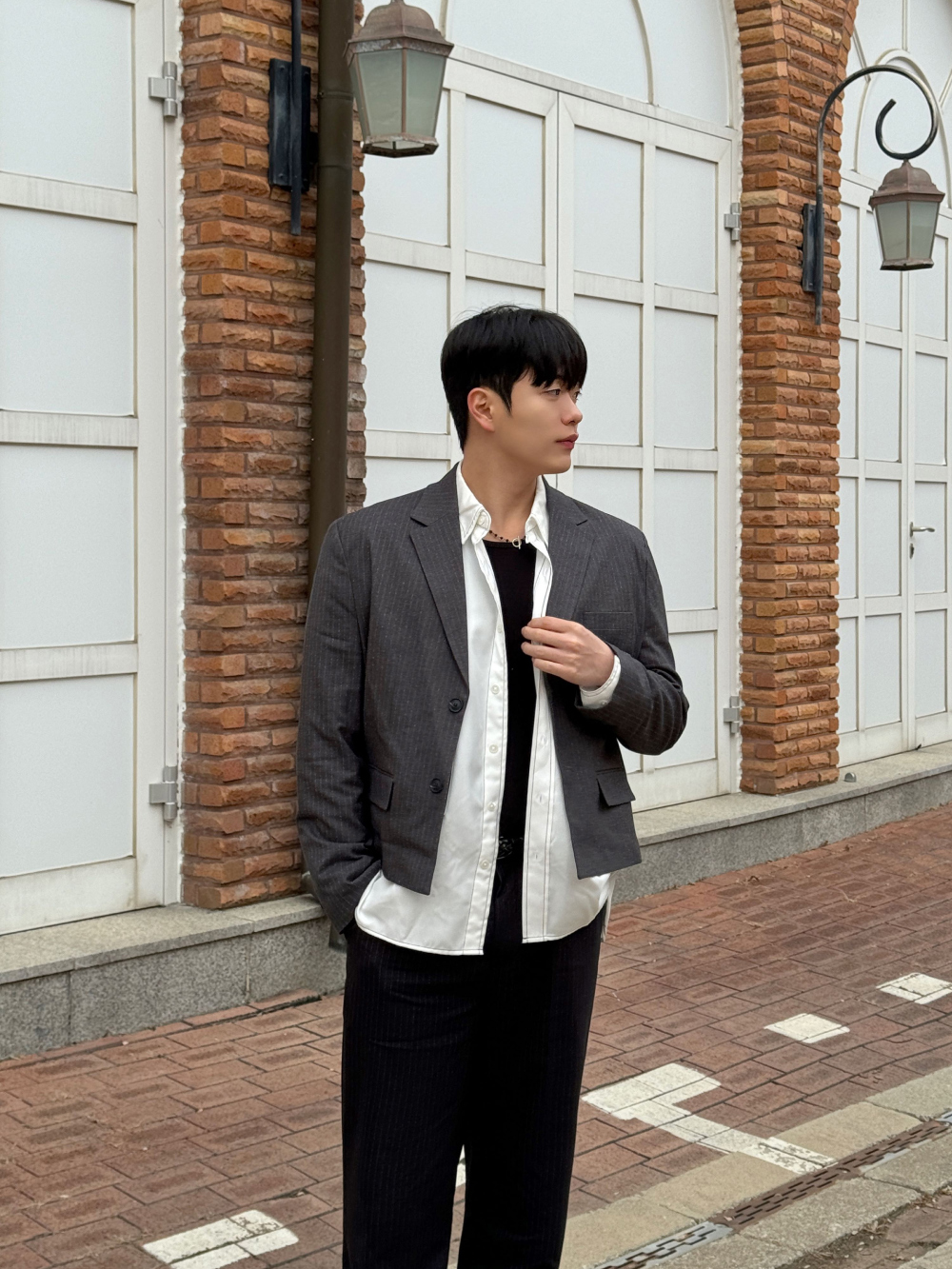 재킷 모델 착용 이미지-S2L6