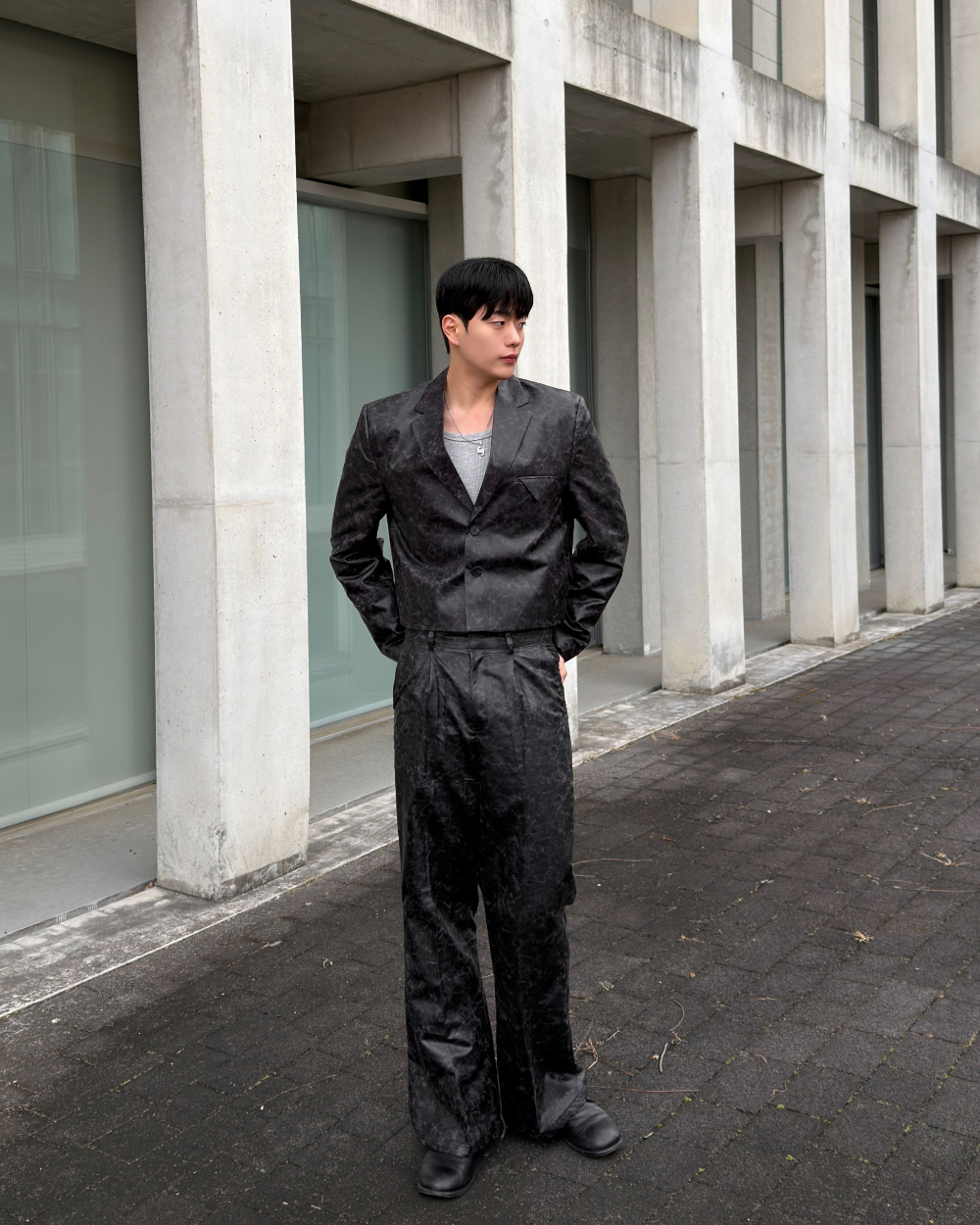 점퍼 모델 착용 이미지-S3L48