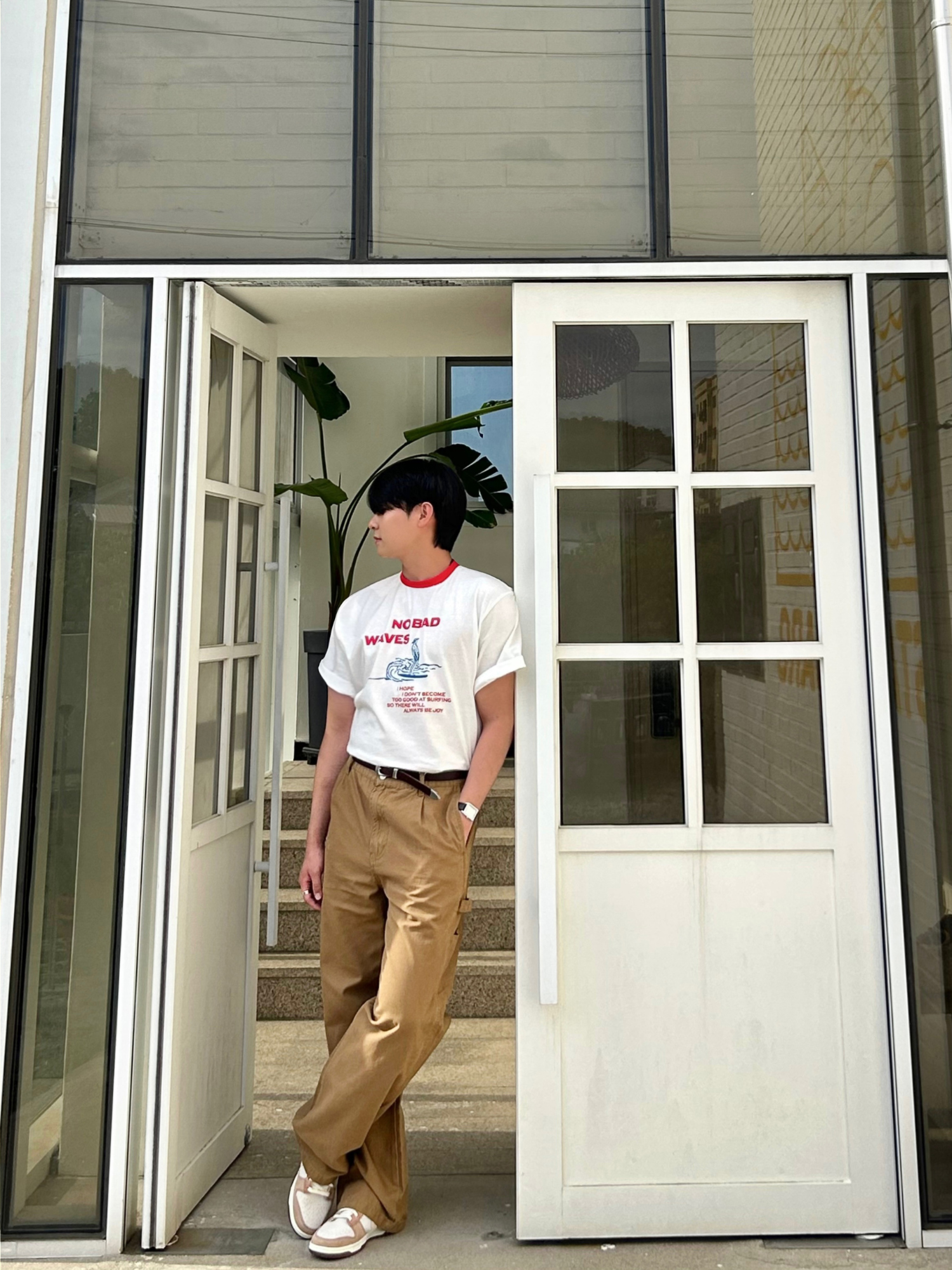 반팔 티셔츠 모델 착용 이미지-S1L31