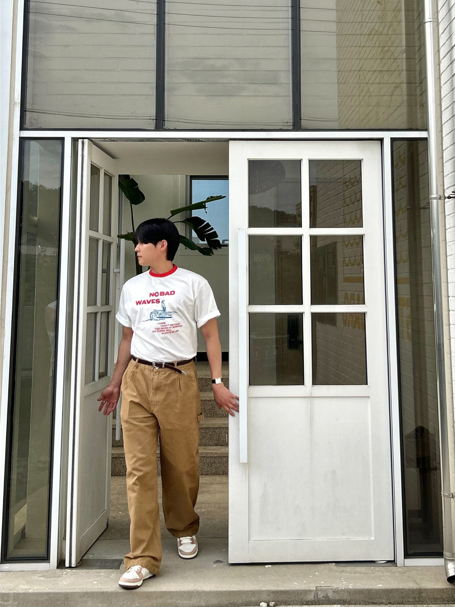 반팔 티셔츠 모델 착용 이미지-S1L32