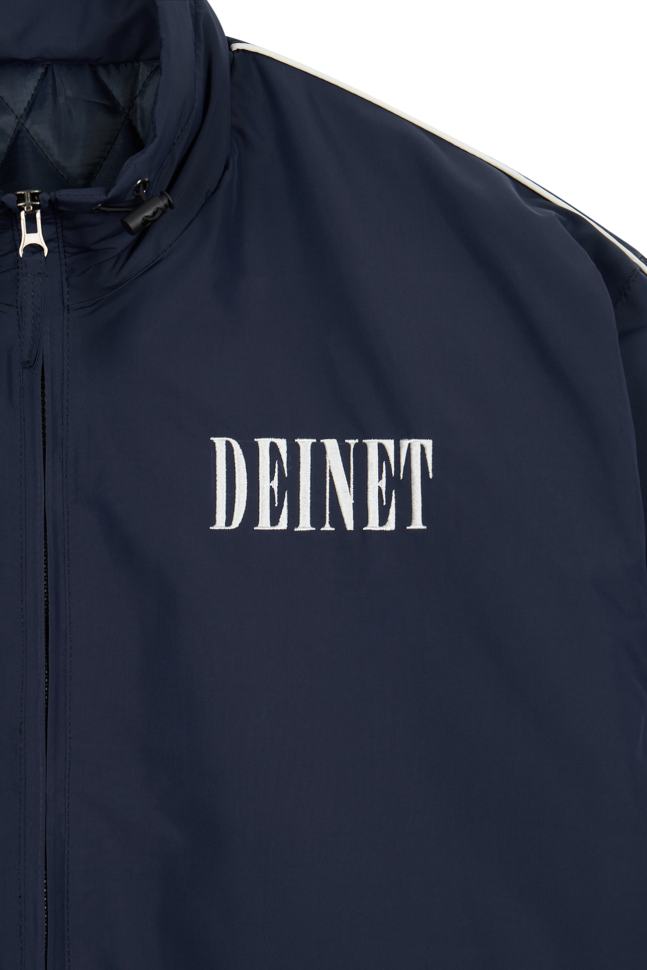 ◆DEINET◆ DEINET LOGO PUFFER JACKET IN NAVY KDCKD4WB311 DEINET LOGO PUFFER JACKET IN NAVY - DEINET