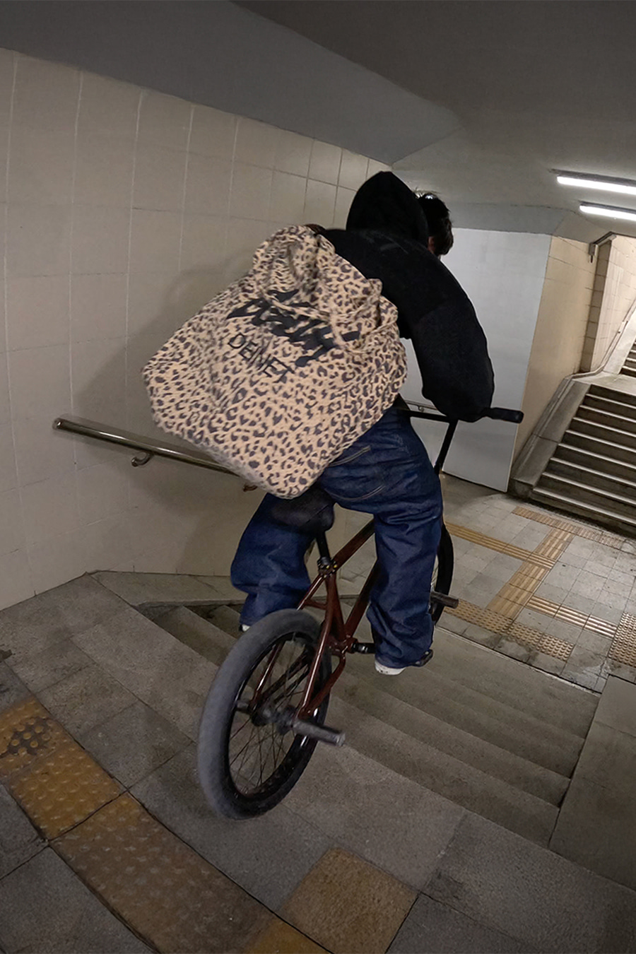 GGUM X DEINET] HOODIE IN BLACK | DEINET