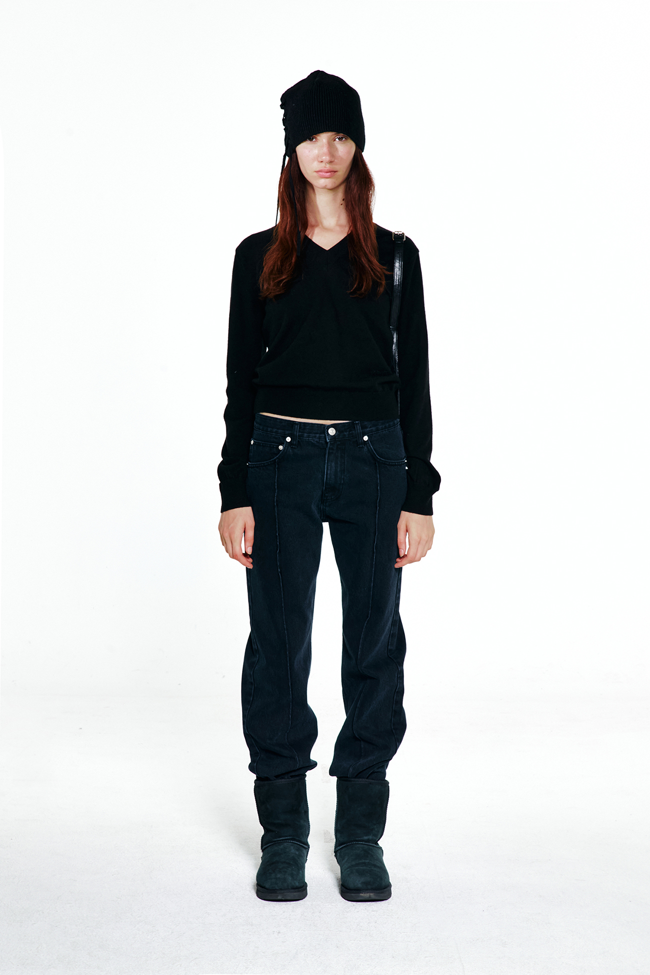 韓国ファッション デニム [DEINET] RAW CUT PINTUCK DENIM PANTS RAW CUT PINTUCK DENIM PANTS IN BLACK - DEINET