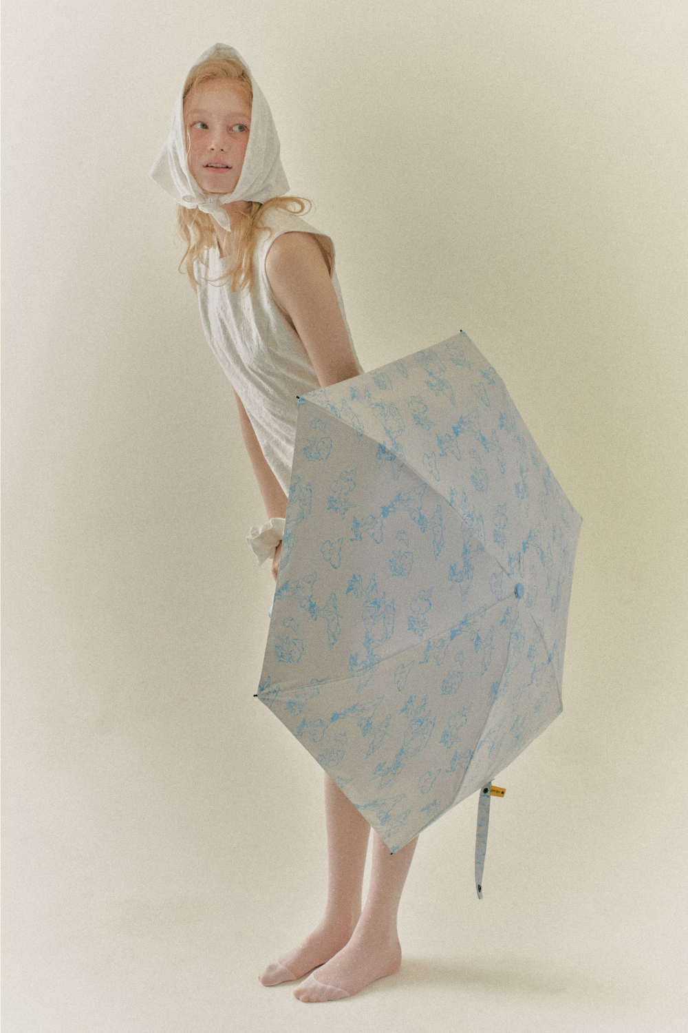 드레스 모델 착용 이미지-S4L9