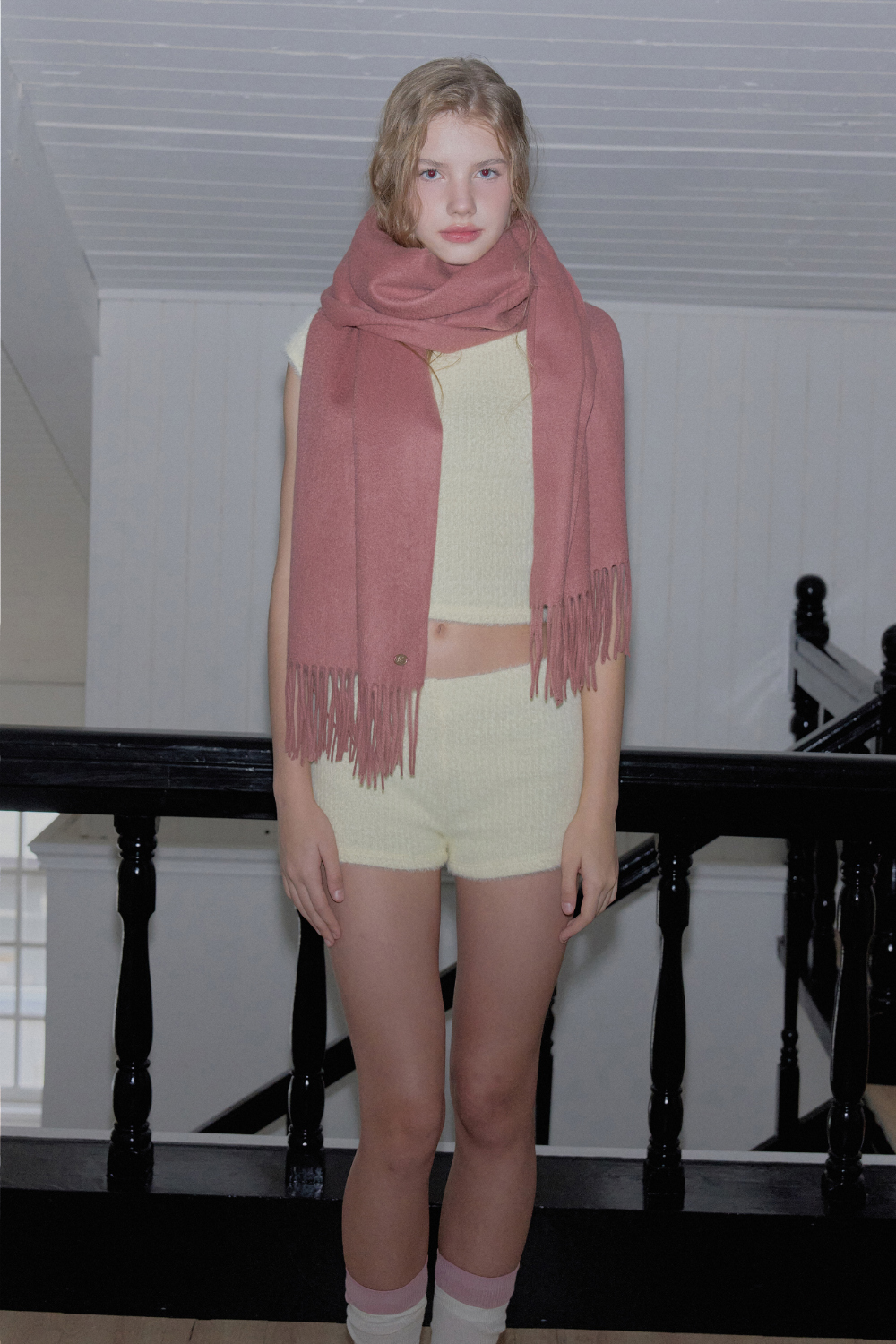 머플러 모델 착용 이미지-S1L86