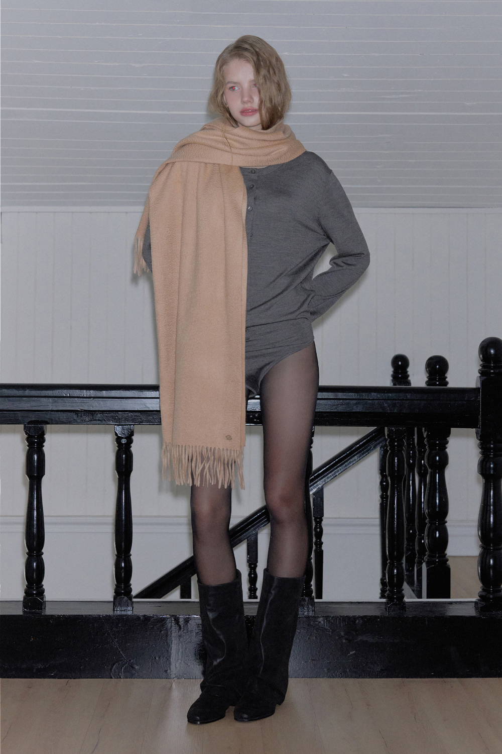 머플러 모델 착용 이미지-S1L61