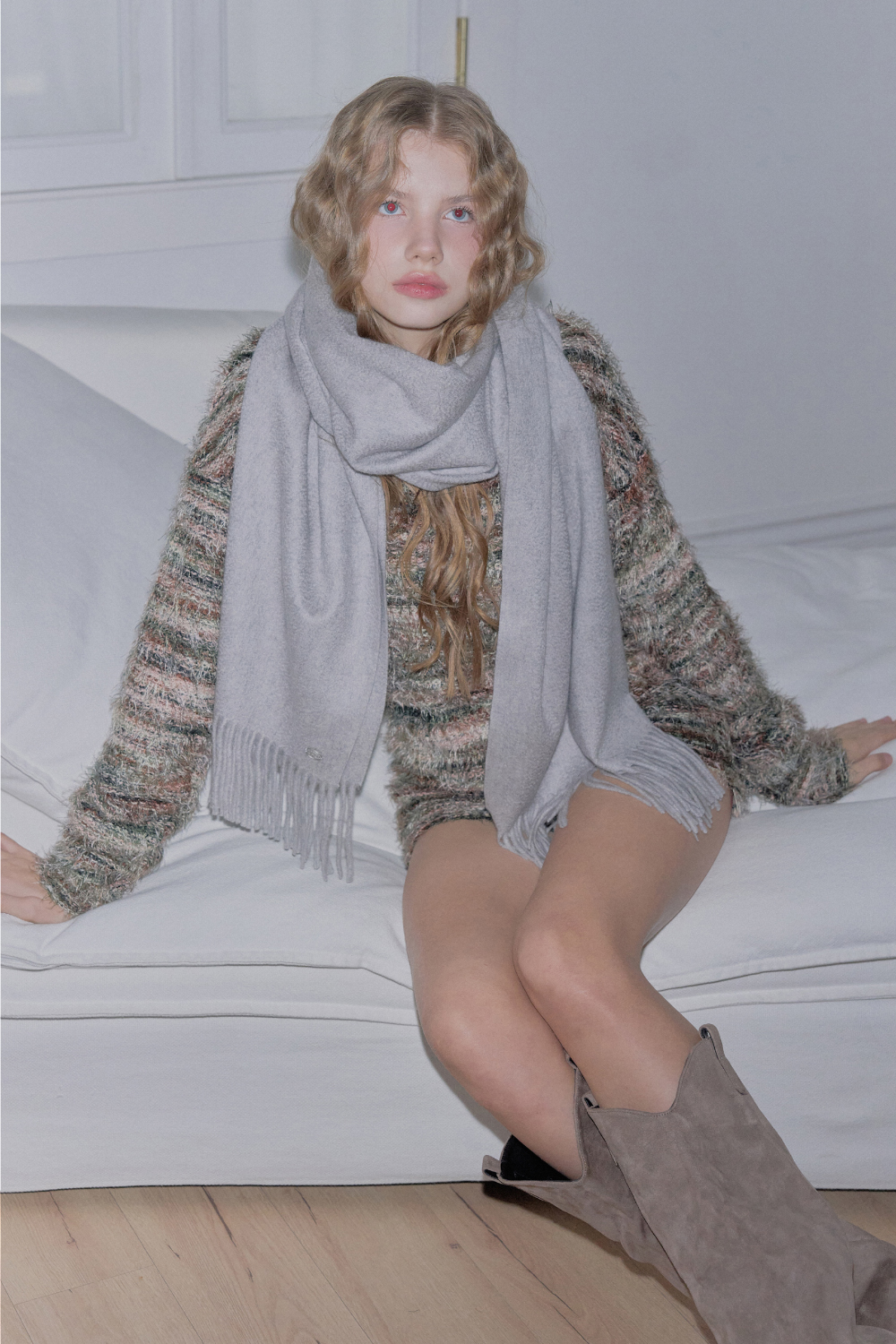 머플러 모델 착용 이미지-S1L114