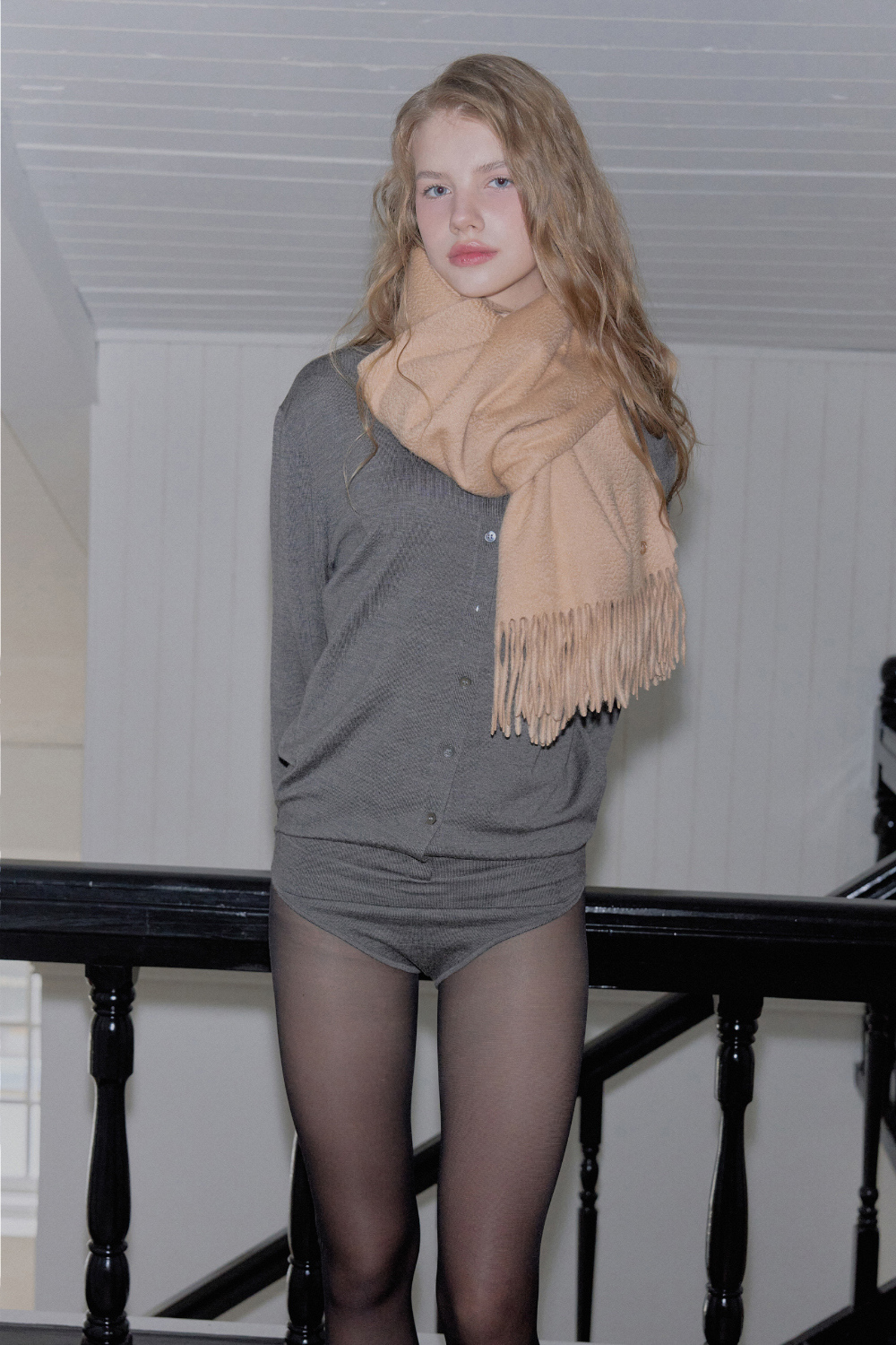 머플러 모델 착용 이미지-S1L68