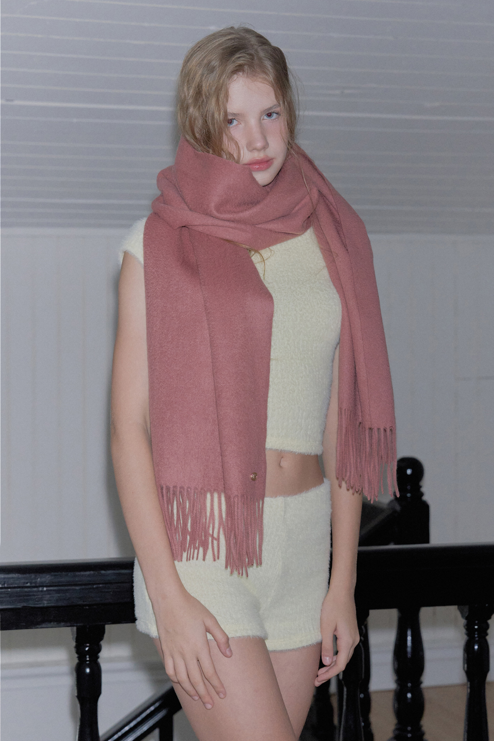 머플러 모델 착용 이미지-S1L90