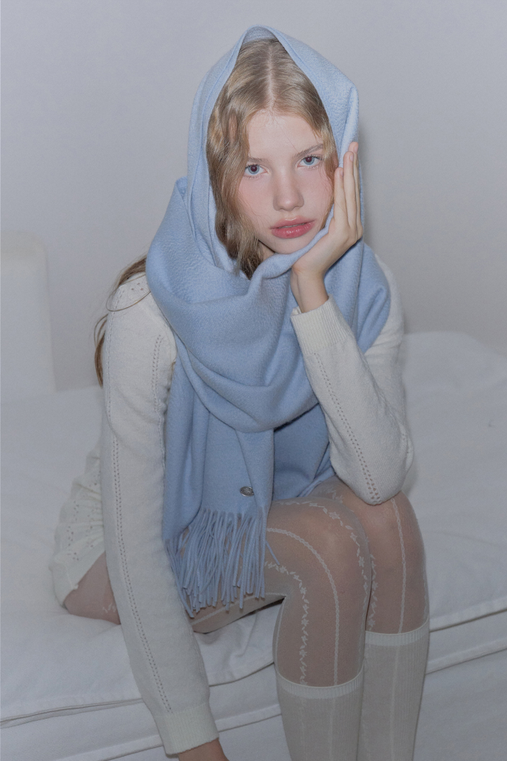 머플러 모델 착용 이미지-S1L136