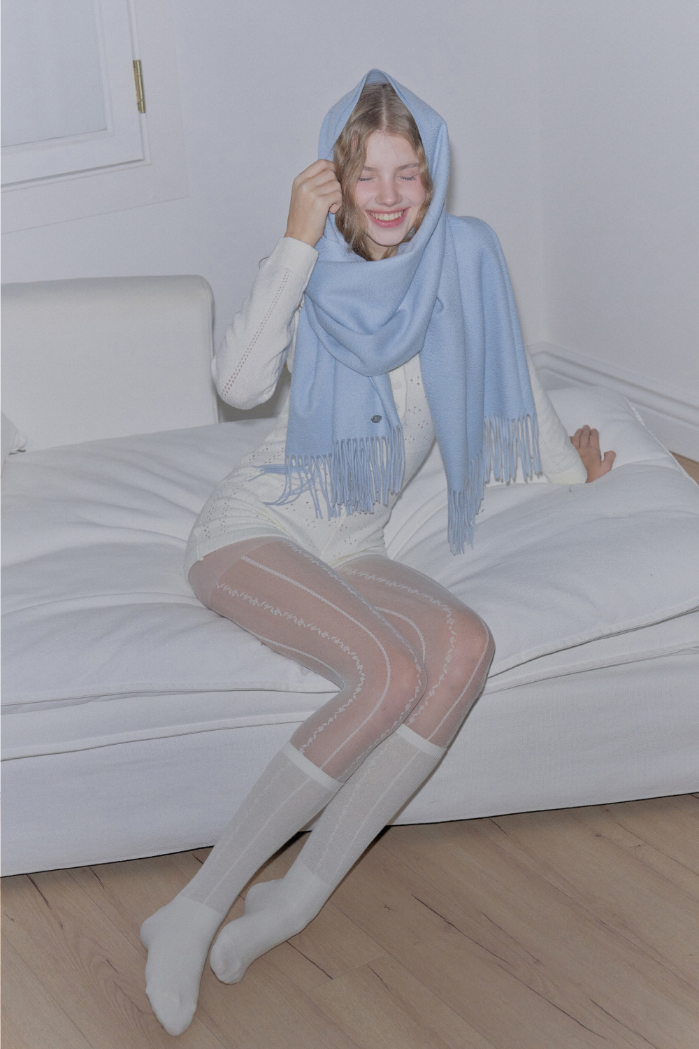 머플러 모델 착용 이미지-S1L133