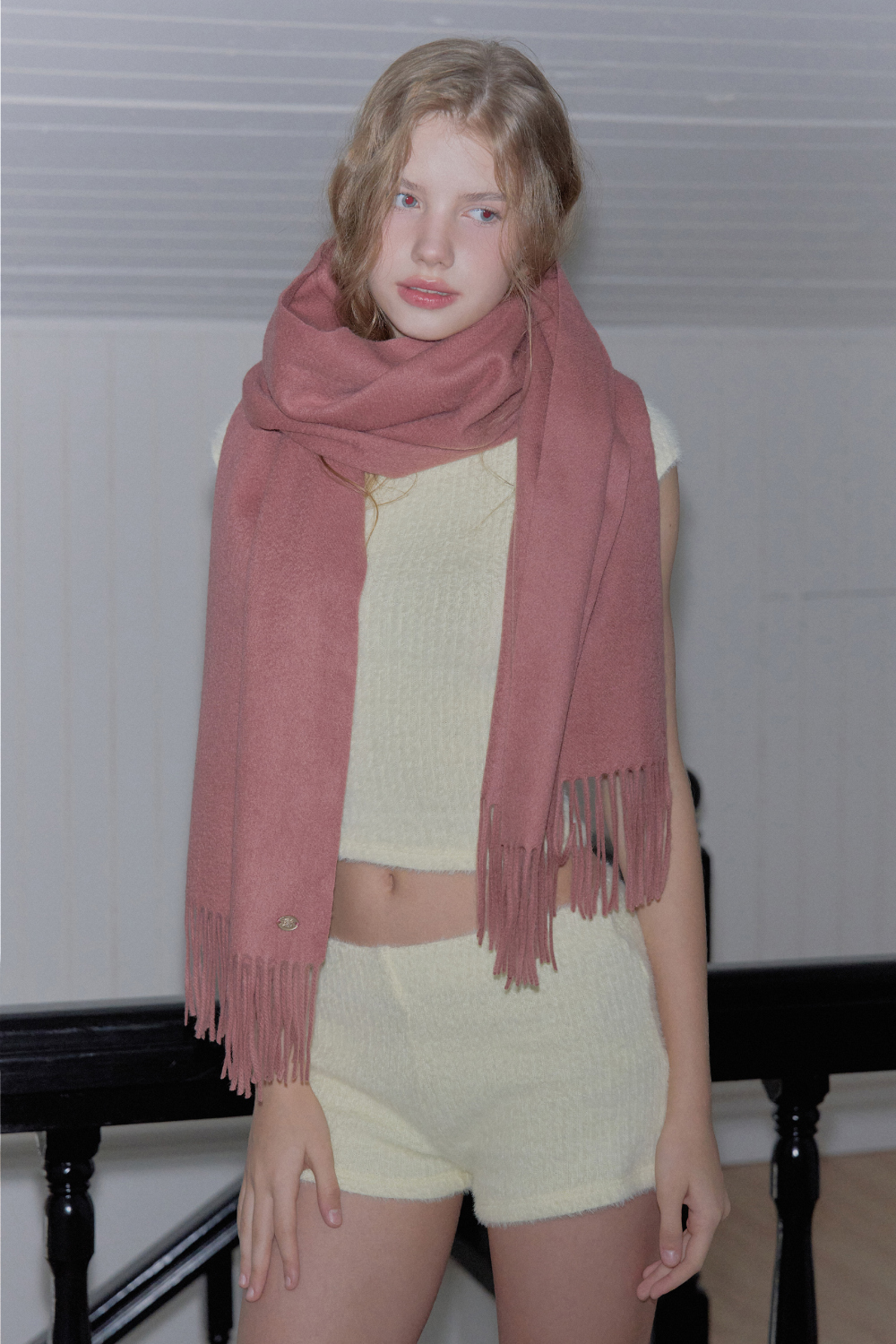 머플러 모델 착용 이미지-S1L89