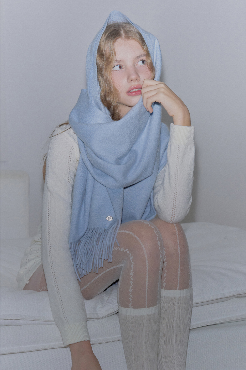 머플러 모델 착용 이미지-S1L137