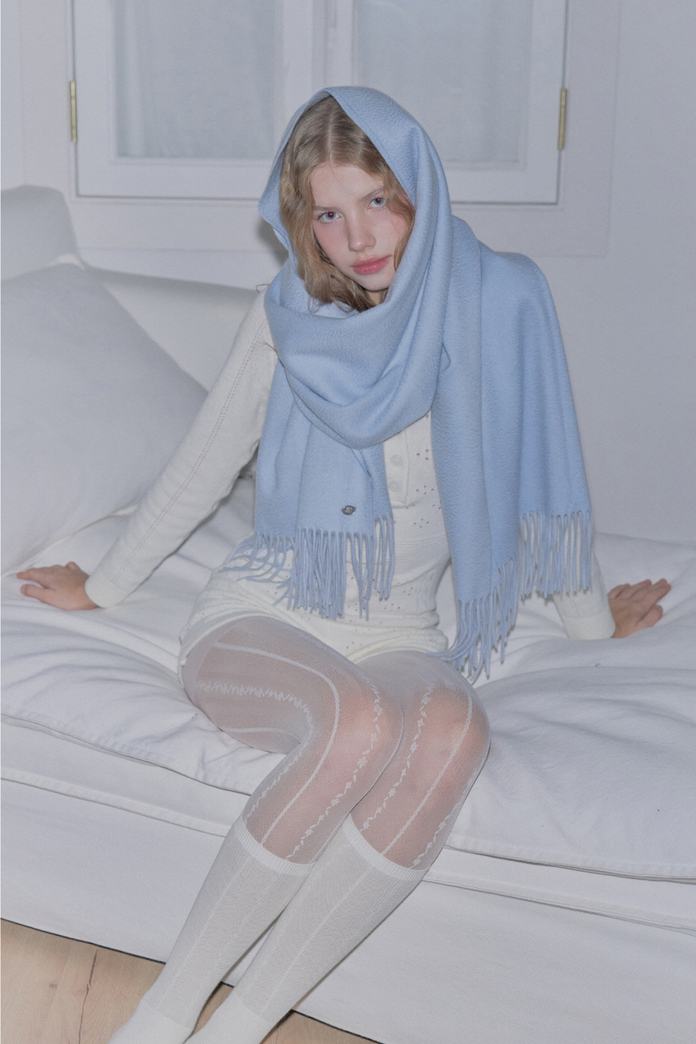 머플러 모델 착용 이미지-S1L132