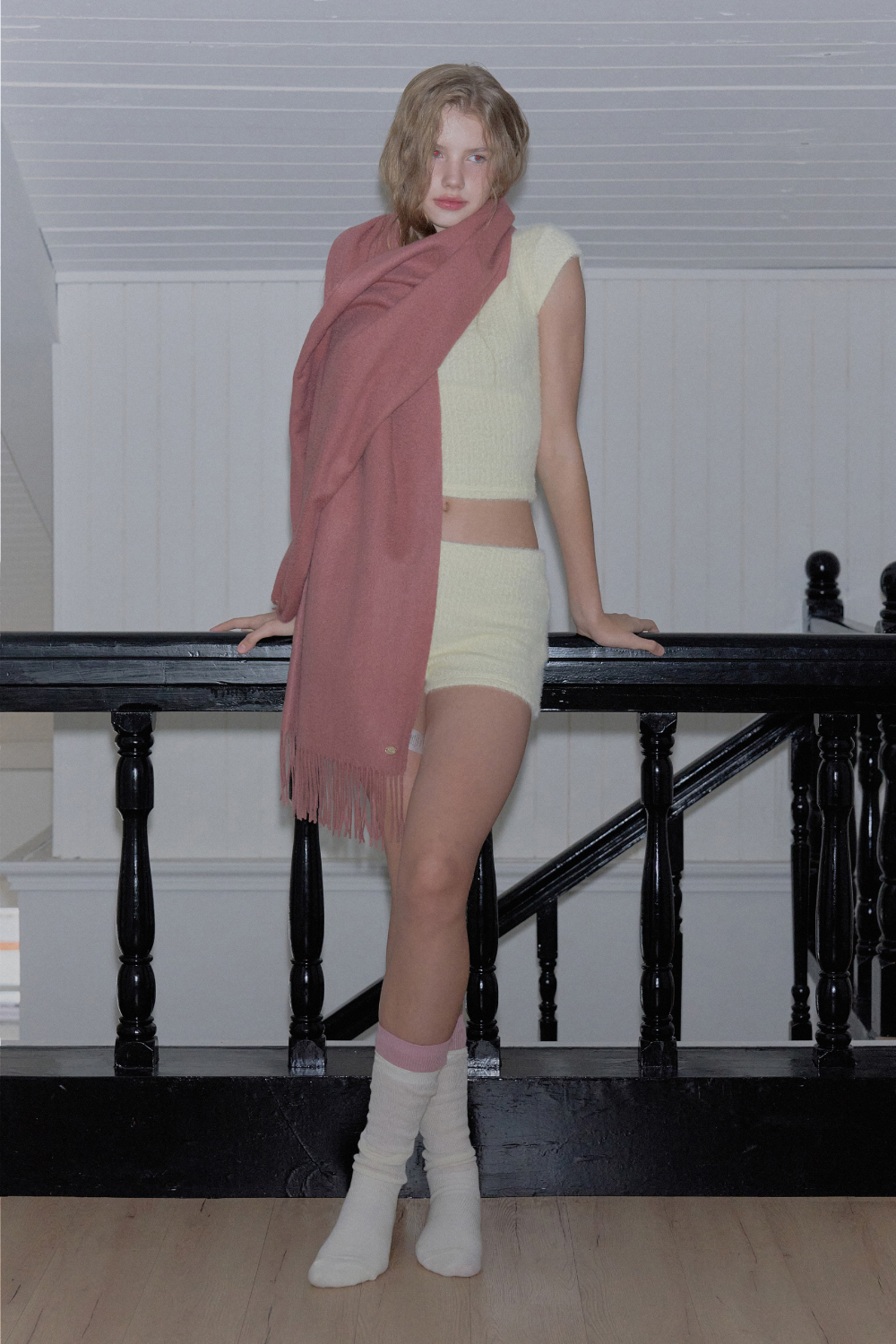 머플러 모델 착용 이미지-S1L84