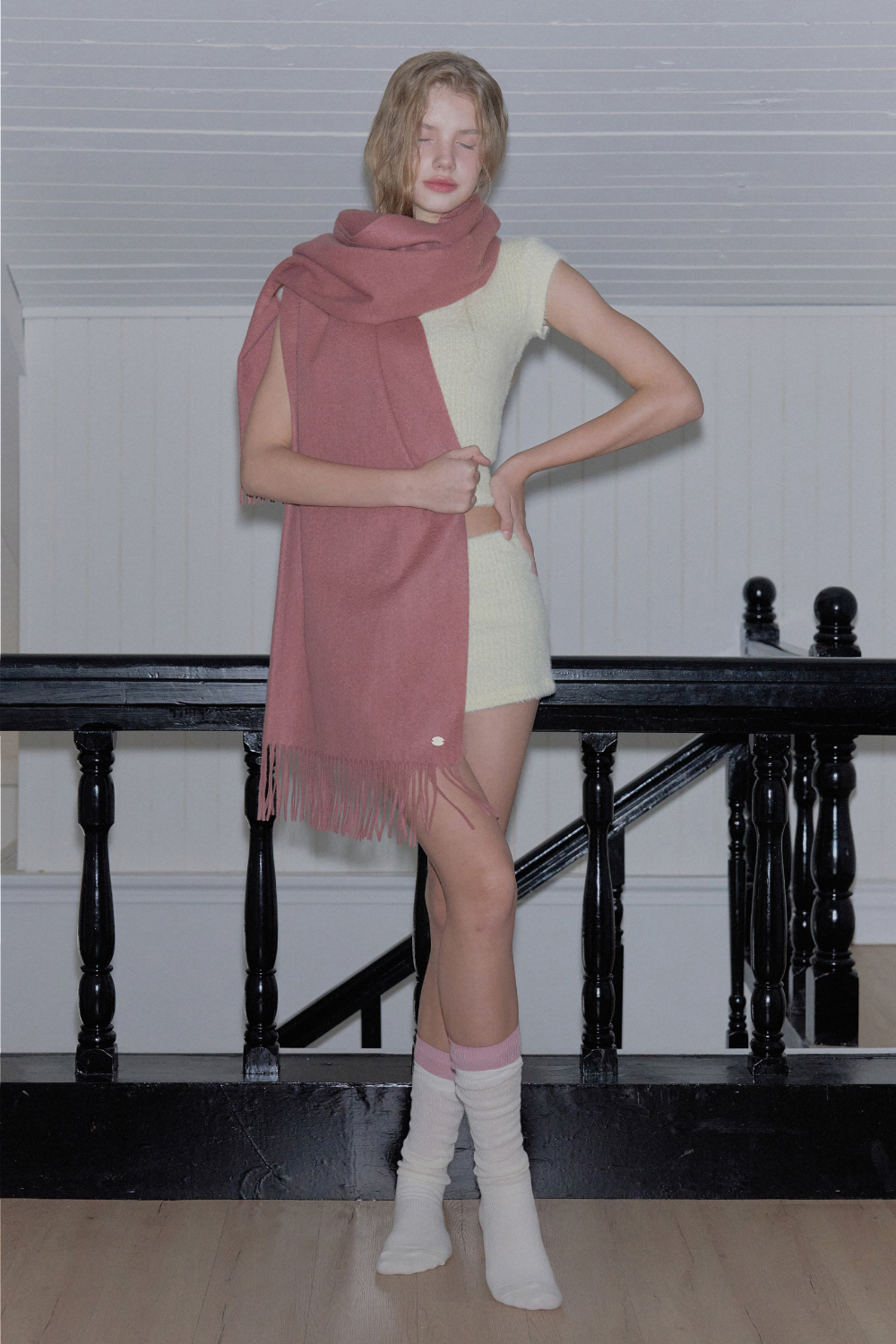 머플러 모델 착용 이미지-S1L81