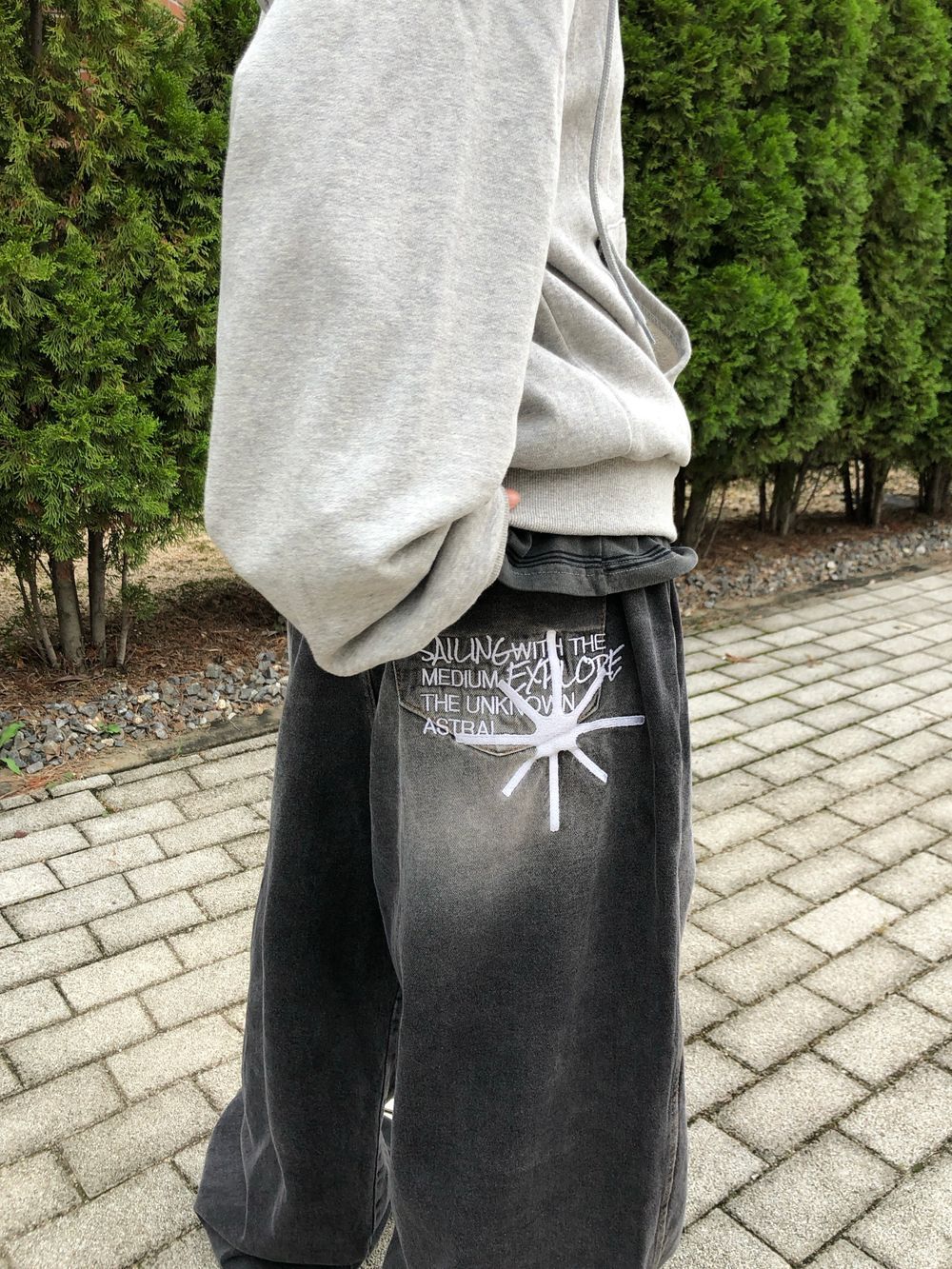 unisex]アンノンアート刺繍デニムパンツ（2C） | SEAZ