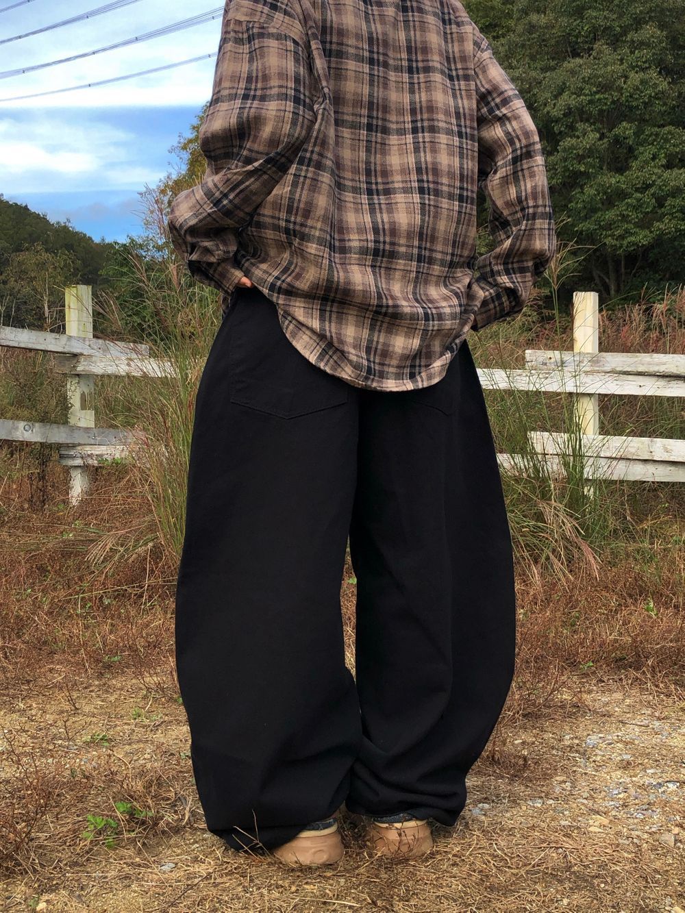 unisex]ディープ斜線カーブワイドパンツ（3C） - SEAZ