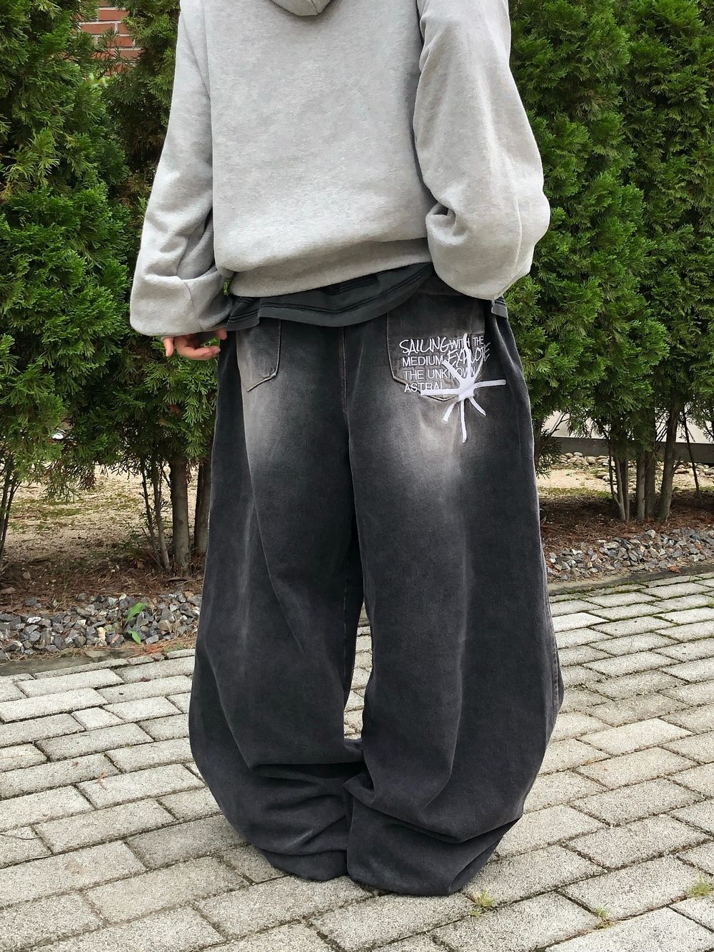 unisex]アンノンアート刺繍デニムパンツ（2C） - SEAZ
