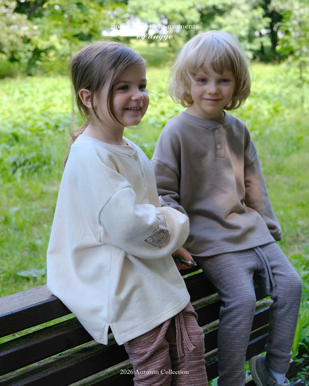 Fine T-shirts worn by children under the autumn sunlight