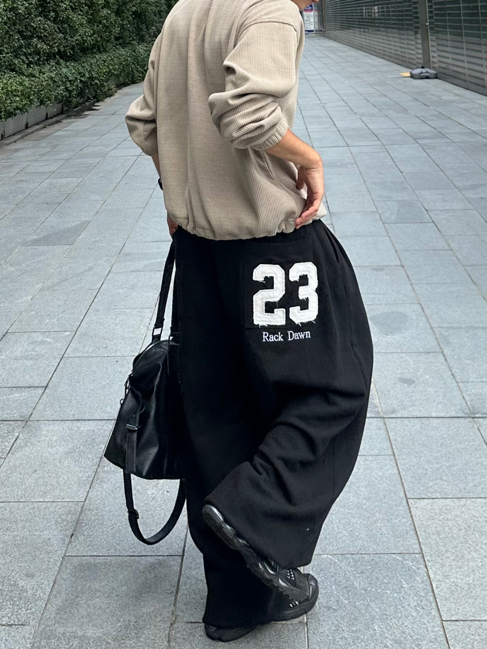 바지 모델 착용 이미지-S1L88