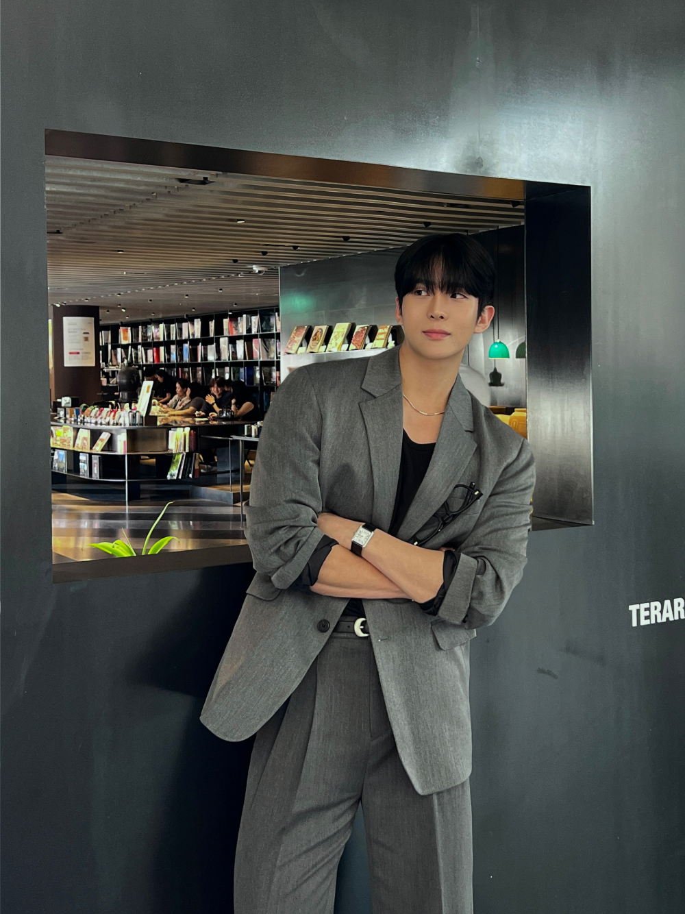 블레이저 모델 착용 이미지-S53L4