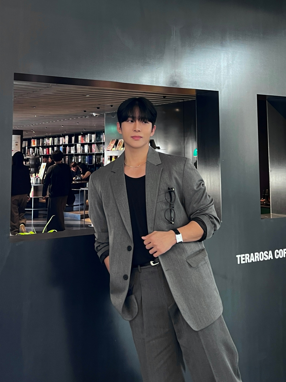 블레이저 모델 착용 이미지-S53L10