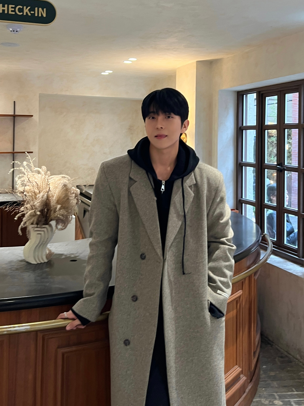 코트 모델 착용 이미지-S65L43