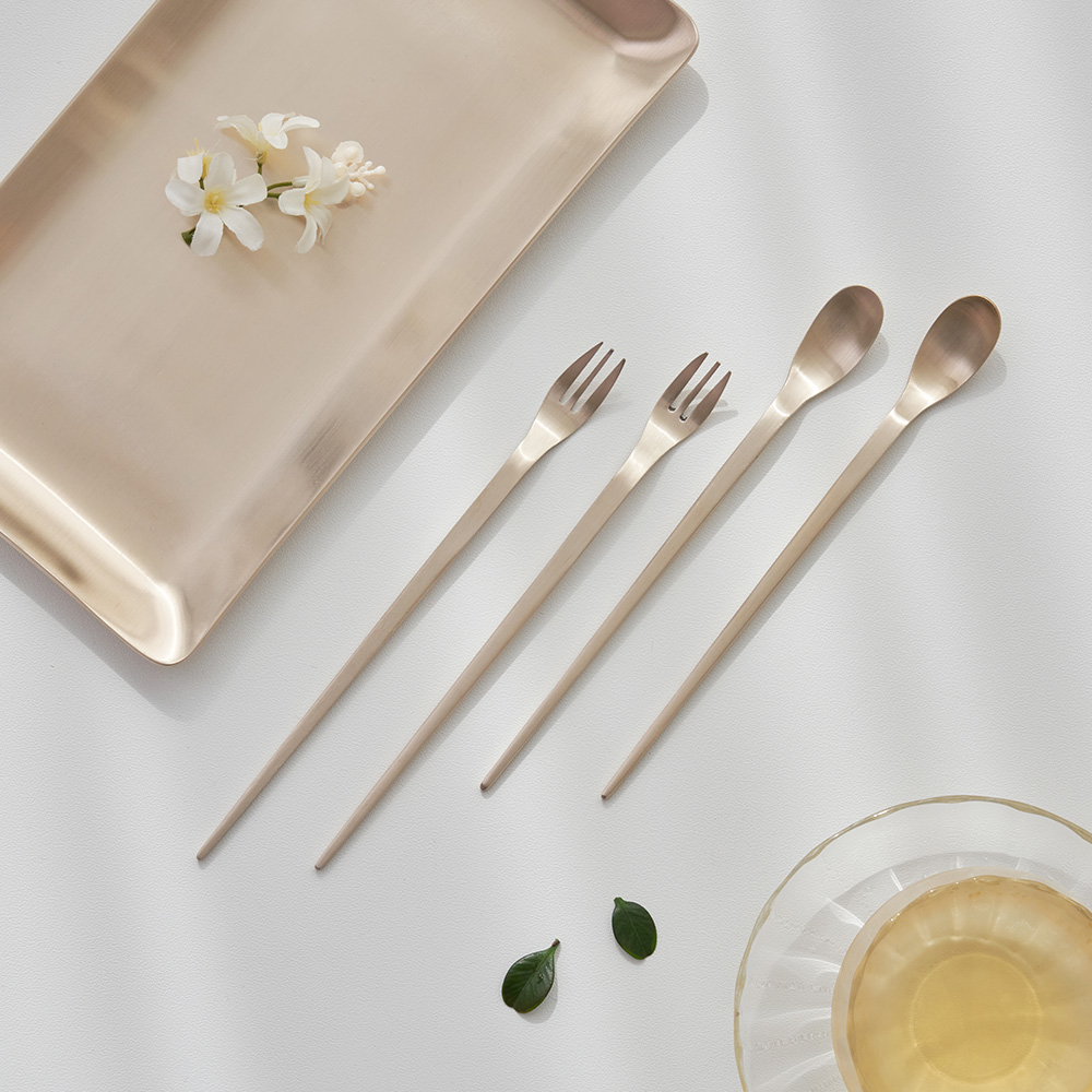 Long teaspoon and dessert fork set