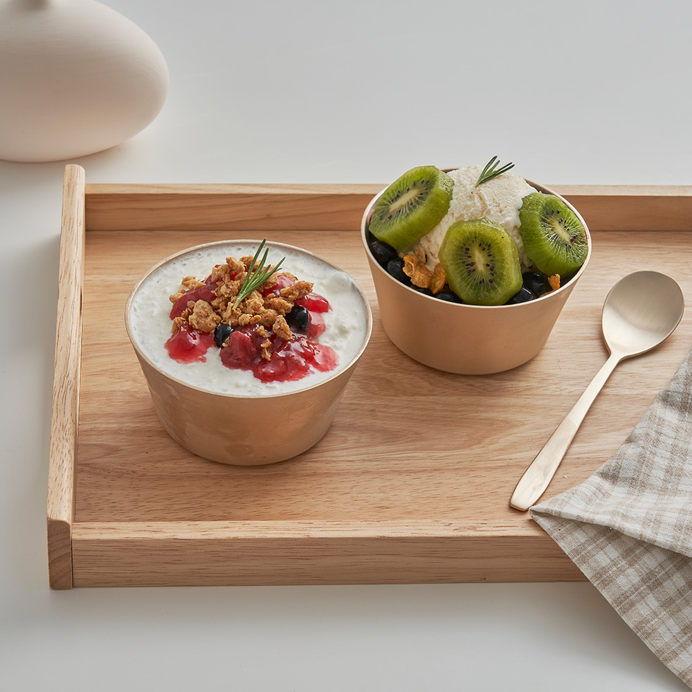Shaved-ice and yoghurt bowl with spoon