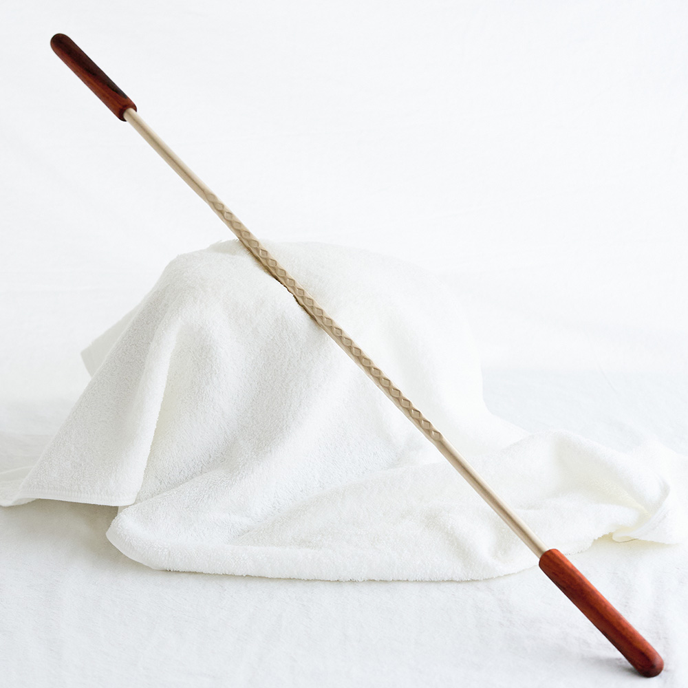 750 body gua sha with wood handle