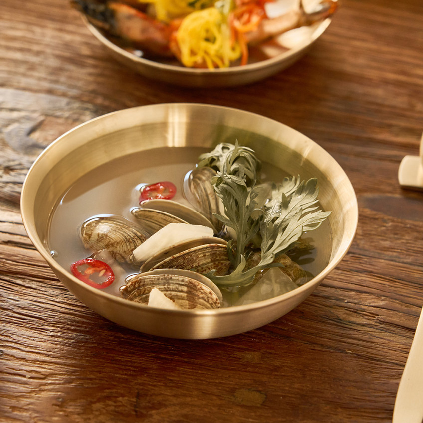 Graceful soup bowl