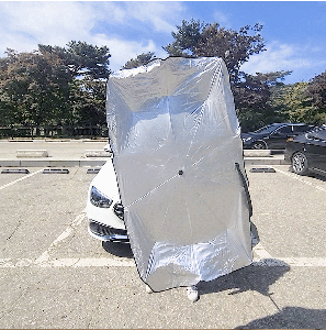 자동차 햇빛가리개 그늘막 자외선 차단 티타늄 우산 접이식으로 간편하게 설치 완료