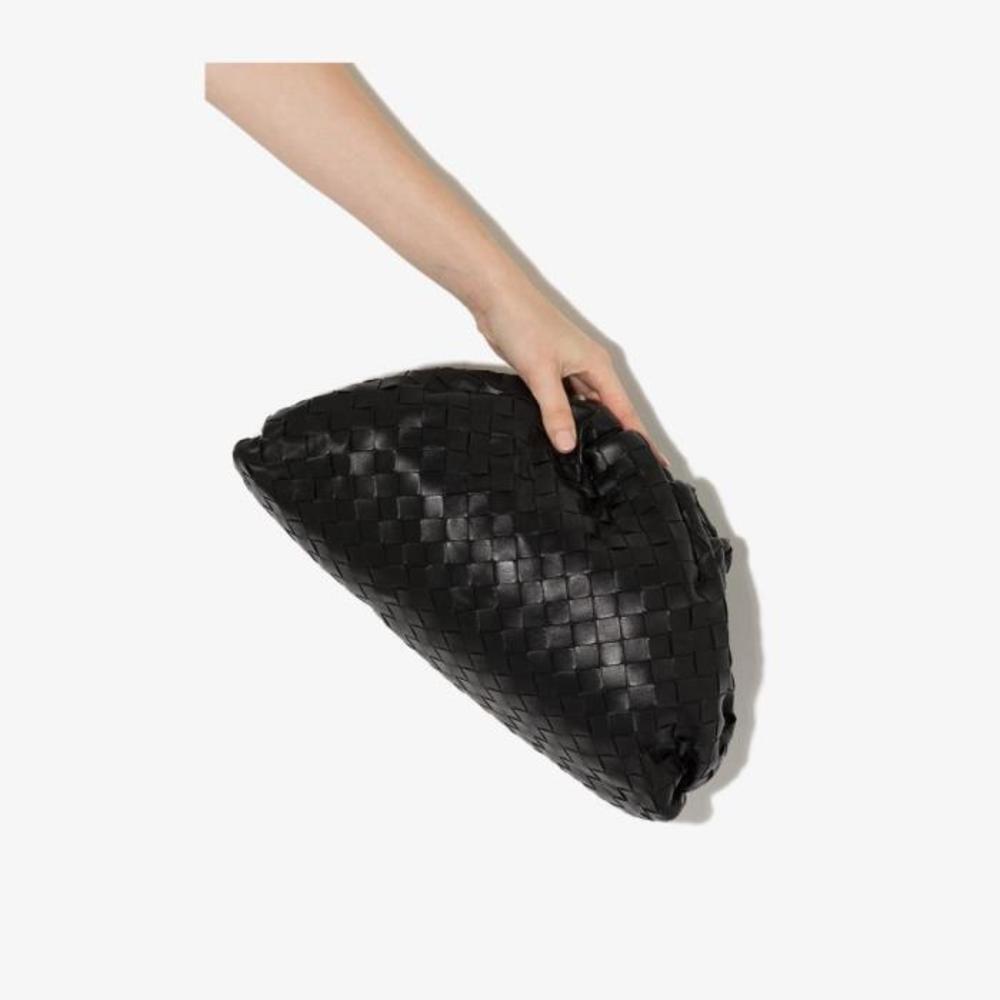 보테가베네타 여성 클러치 미니백 Black Pouch Leather Clutch Bag 14574733_576175VCPP0