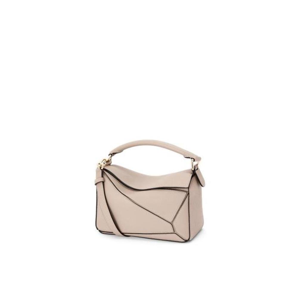 로에베 여성 숄더백 크로스백 Small Puzzle bag in soft grained calfskin Sand A510S21X67