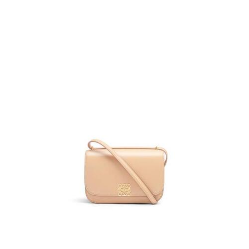 로에베 여성 숄더백 크로스백 Small Goya bag in silk calfskin Nude A896N09X01-7620