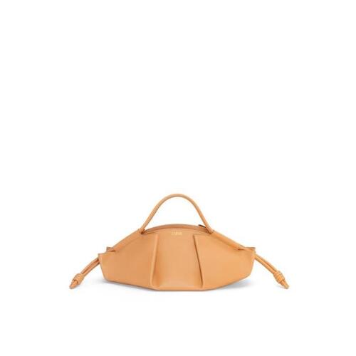 로에베 여성 숄더백 크로스백 Paseo bag in shiny nappa calfskin Warm Desert A709W15X02-2586