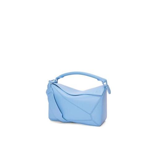 로에베 남성 숄더백 크로스백 Puzzle bag in satin calfskin Olympic Blue B510S20X03-5016
