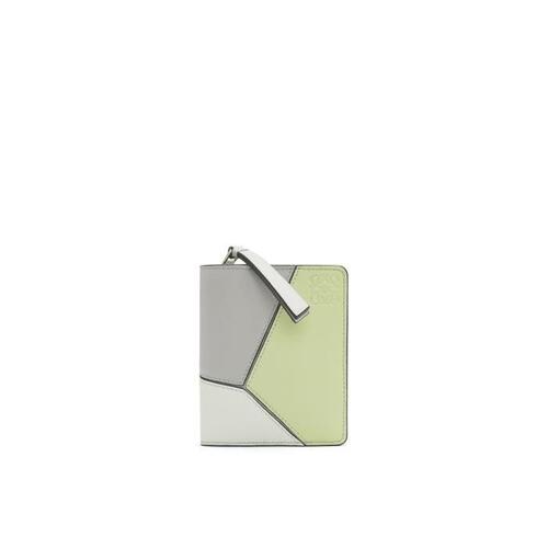 로에베 여성 반지갑 Puzzle compact zip wallet in classic calfskin Ash Grey/Light Celadon C510Z41X01-7999