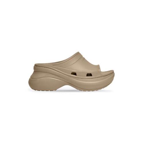발렌시아가 남성 샌들 슬리퍼 Mens Pool Crocs™ Slide Sandal in Beige 677386W1S8E2500