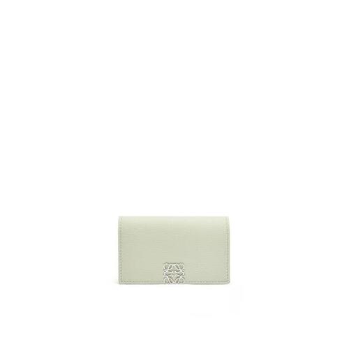 로에베 여성 카드지갑 Anagram business cardholder in pebble grain calfskin Light Celadon C821M97X02-8763