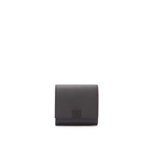 로에베 여성 반지갑 Anagram compact flap wallet in pebble grain calfskin Black C821L57X03-1100